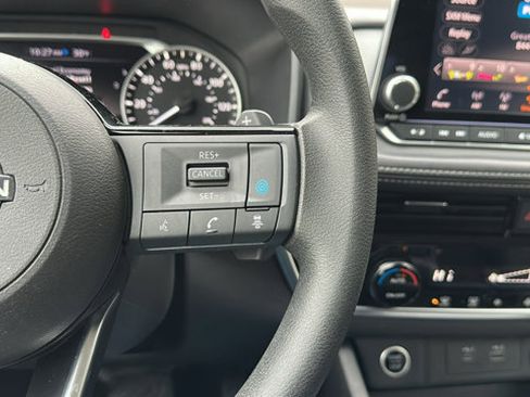 Used 2022 Nissan Rogue SV image 15