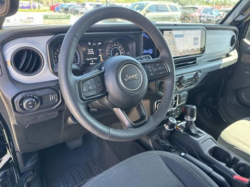 Used 2024 Jeep Gladiator Sport AWD/4WD image 17