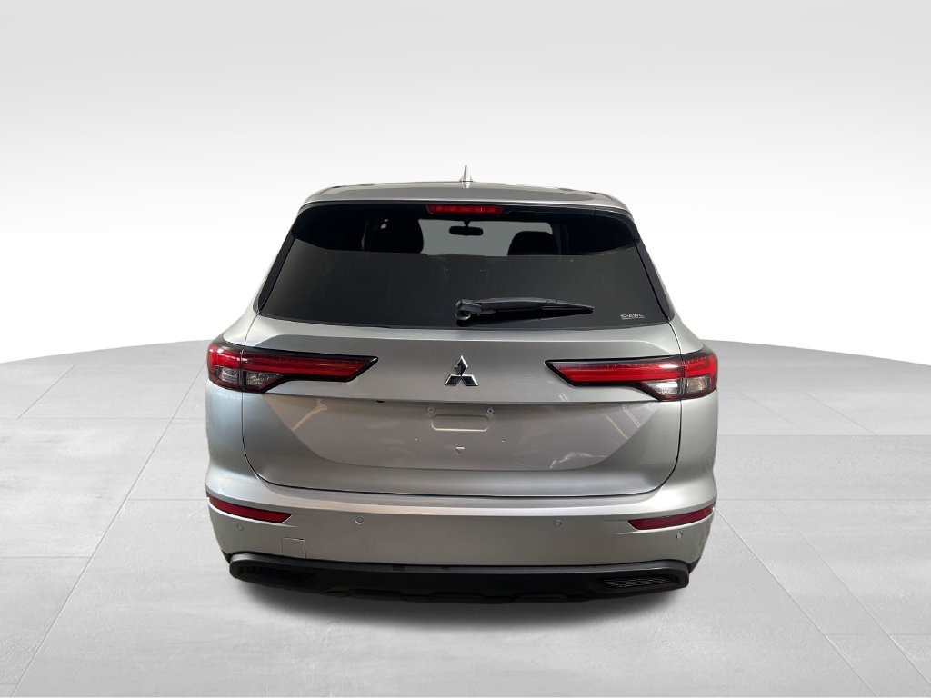 Used 2024 Mitsubishi Outlander SE AWD/4WD image 8