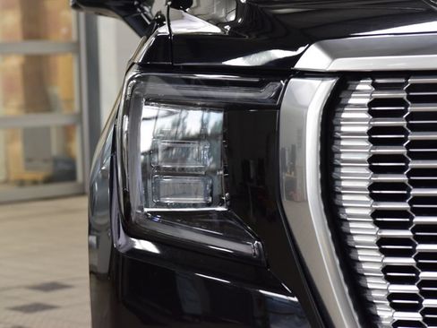 Used 2024 GMC Yukon XL Denali AWD/4WD image 12
