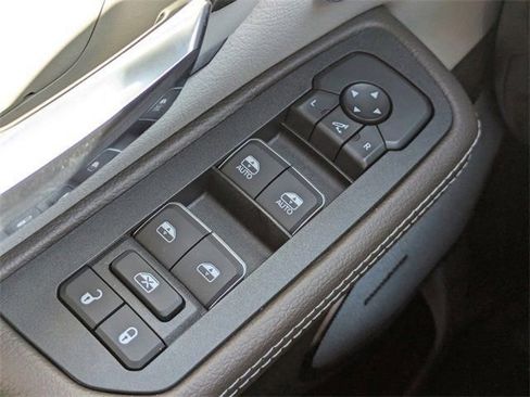 New 2026 Chrysler Pacifica Select image 36