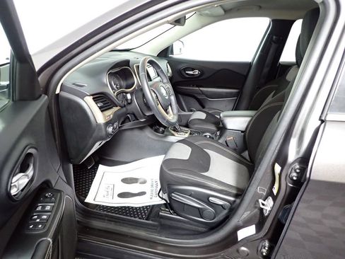 Used 2014 Jeep Cherokee Latitude w/ Cold Weather Group image 20