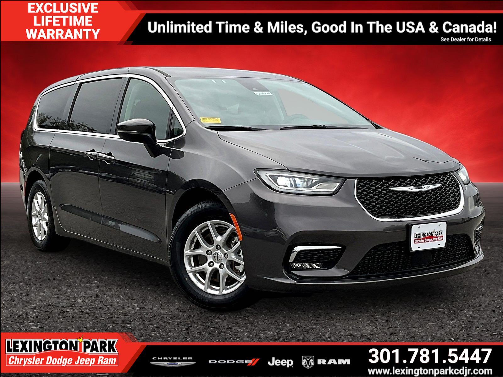 Used 2023 Chrysler Pacifica Touring-L FWD image 1