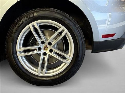Certified 2026 Porsche Macan AWD/4WD image 22