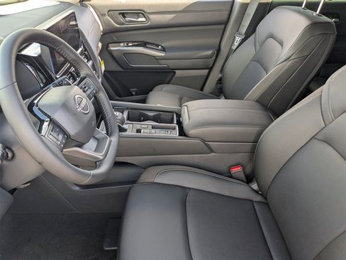 New 2026 Nissan Pathfinder SL image 12