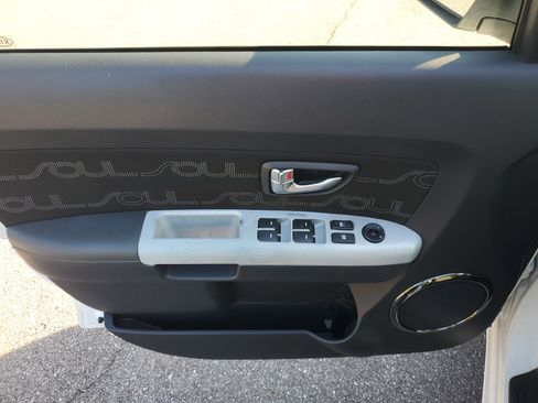 Used 2012 Kia Soul + image 19