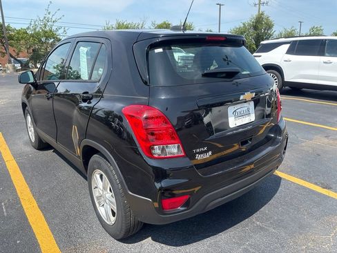 Used 2020 Chevrolet Trax LS FWD image 4
