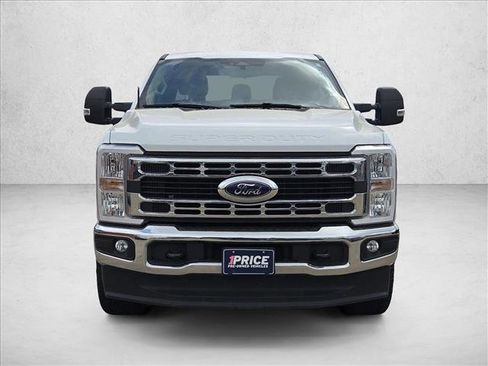 Used 2025 Ford F250 XLT image 2