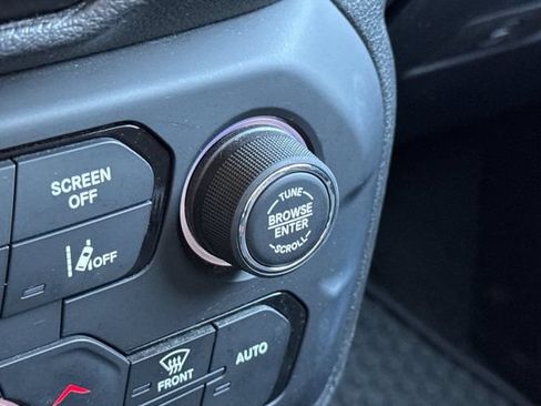 Used 2023 Jeep Renegade Latitude AWD/4WD image 32