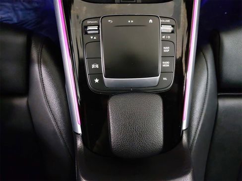 Used 2022 Mercedes-Benz GLB 250 w/ Premium Package Lite image 31