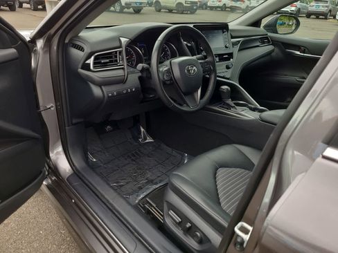 Used 2023 Toyota Camry SE w/ Cold Weather Package image 10