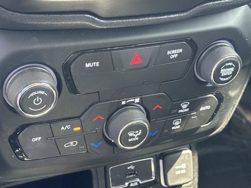 Used 2019 Jeep Renegade Altitude w/ Quick Order Package 2XM image 29