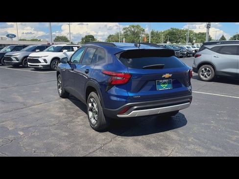Used 2024 Chevrolet Trax LT w/ Driver Confidence Package FWD image 7