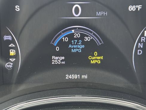 Used 2022 Jeep Grand Cherokee Laredo X image 4