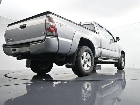 Used 2015 Toyota Tacoma 4x4 Access Cab V6 w/ TRD Sport Package image 33
