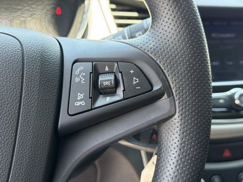 Used 2020 Chevrolet Trax LS FWD image 27