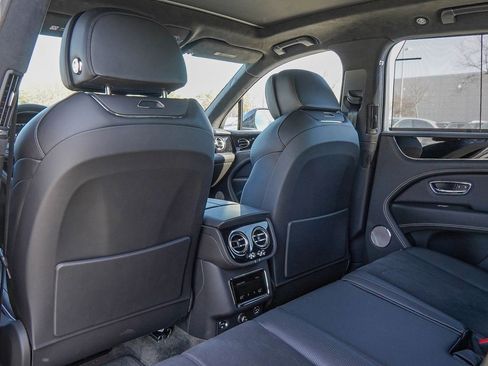 Used 2023 Bentley Bentayga AWD/4WD image 40