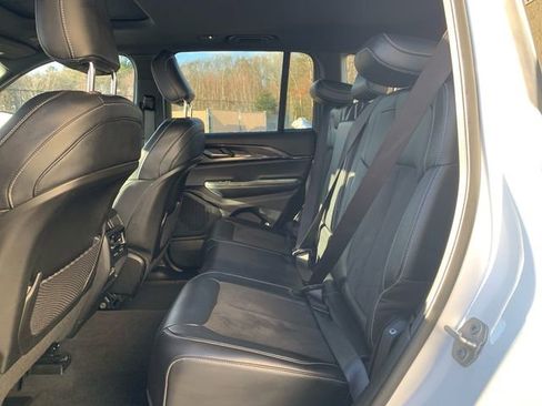 Used 2023 Jeep Grand Cherokee Altitude image 17