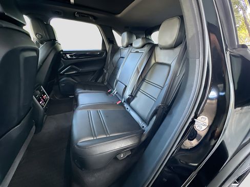 Used 2022 Porsche Cayenne image 26