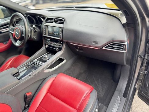 Used 2018 Jaguar F-PACE R-Sport image 21