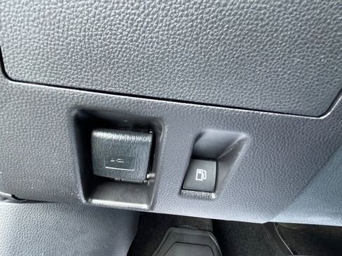 Used 2023 Toyota Highlander XLE AWD/4WD image 25