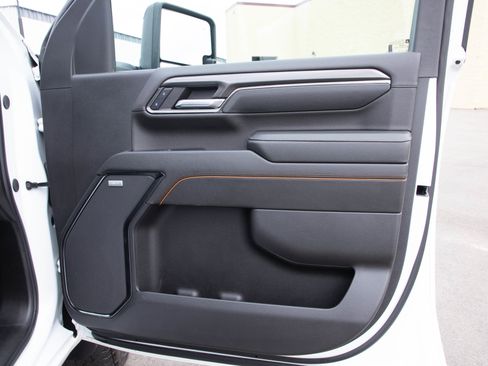 Used 2024 GMC Sierra 2500 AT4 w/ Technology Package AWD/4WD image 10
