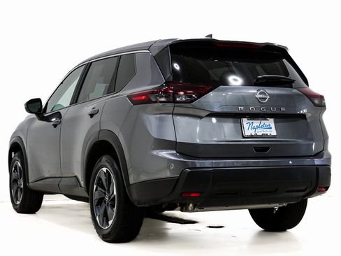 Used 2025 Nissan Rogue SV image 8