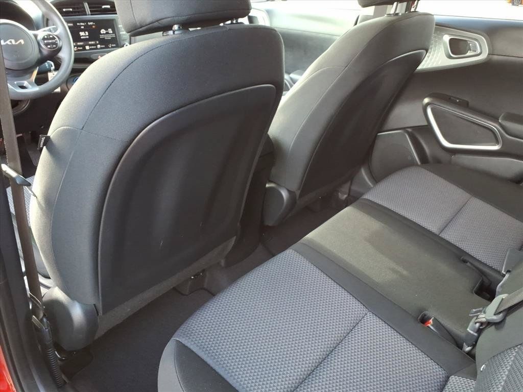 Used 2025 Kia Soul LX w/ LX Technology Package FWD image 16