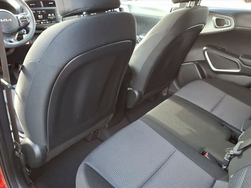 Used 2025 Kia Soul LX w/ LX Technology Package FWD image 16