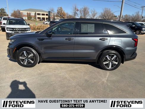 Used 2021 Kia Sorento S image 8