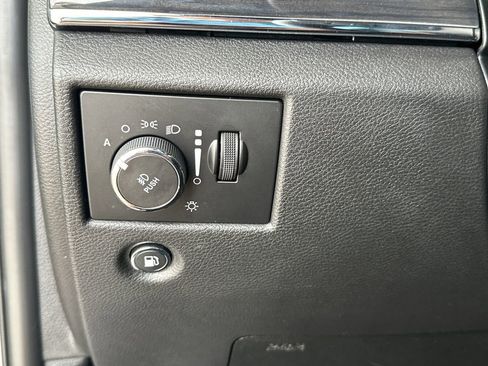 Used 2019 Jeep Grand Cherokee Overland image 18