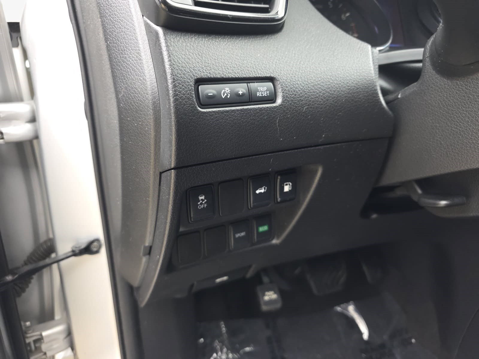 Used 2018 Nissan Rogue SV FWD image 35