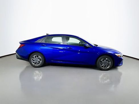 Used 2024 Hyundai Elantra SEL FWD image 7