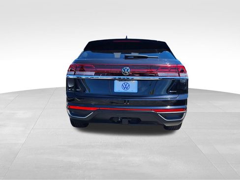 Certified 2024 Volkswagen Atlas Cross Sport SE AWD/4WD image 5