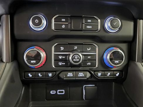 Used 2023 GMC Yukon AT4 w/ Technology Package AWD/4WD image 25