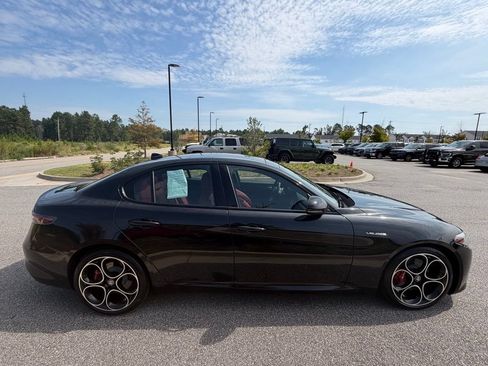 Used 2024 Alfa Romeo Giulia Veloce RWD image 7
