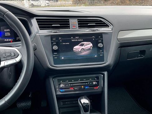 Used 2022 Volkswagen Tiguan SE w/ Panoramic Sunroof Package image 7