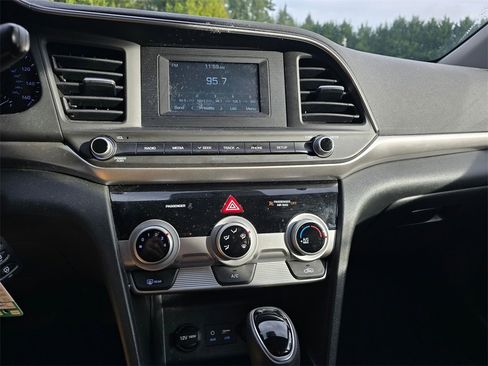 Used 2019 Hyundai Elantra SE w/ Cargo Package image 5