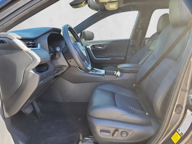 Used 2025 Toyota RAV4 XSE AWD/4WD image 17