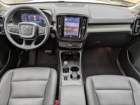 Used 2025 Volvo XC40 B5 Core w/ Protection Package Premier image 22