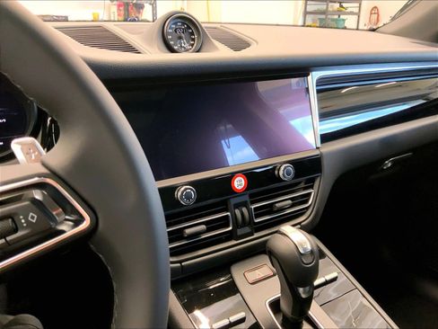 Used 2026 Porsche Macan AWD/4WD image 16
