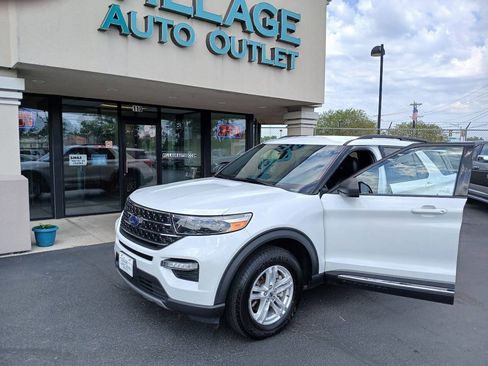 Used 2020 Ford Explorer XLT w/ Equipment Group 202A AWD/4WD image 21
