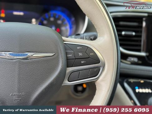 Used 2019 Chrysler Pacifica Limited FWD image 24
