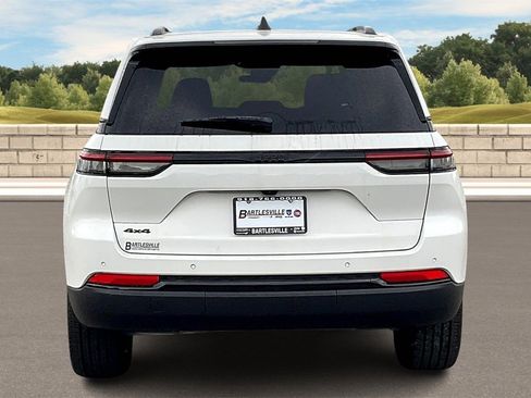 New 2025 Jeep Grand Cherokee Altitude image 4