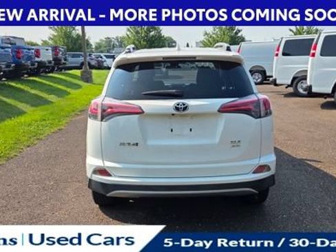 Used 2018 Toyota RAV4 XLE AWD/4WD image 8