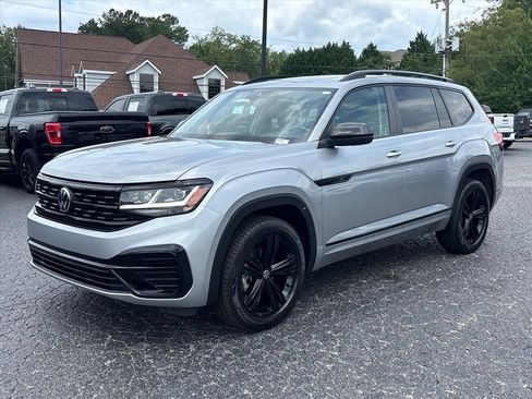 Used 2023 Volkswagen Atlas SEL R-Line AWD/4WD image 3