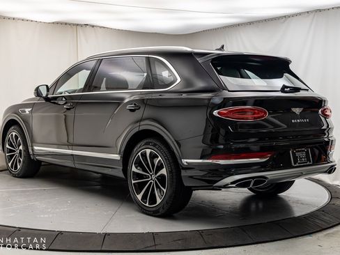 Used 2024 Bentley Bentayga Extended Wheelbase image 3