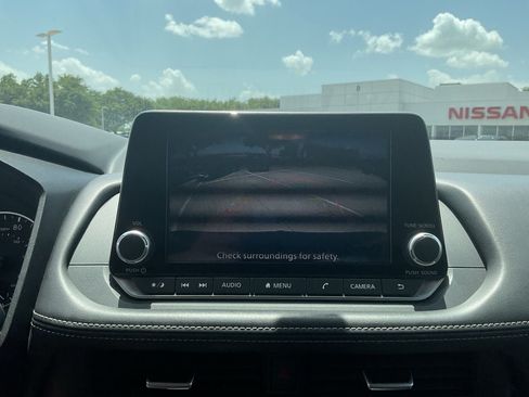 Used 2025 Nissan Rogue SV FWD image 18