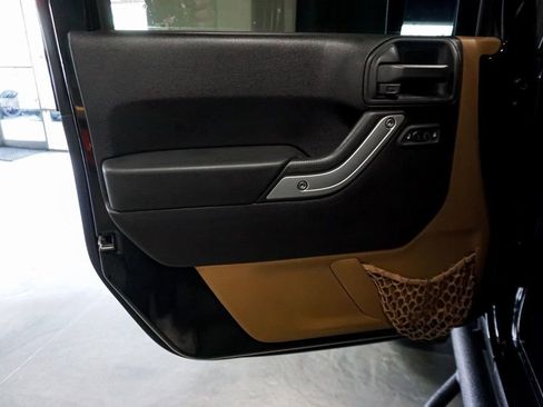 Used 2012 Jeep Wrangler Unlimited Sahara w/ Connectivity Group image 19