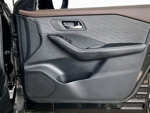 Certified 2023 Nissan Rogue SV FWD image 22